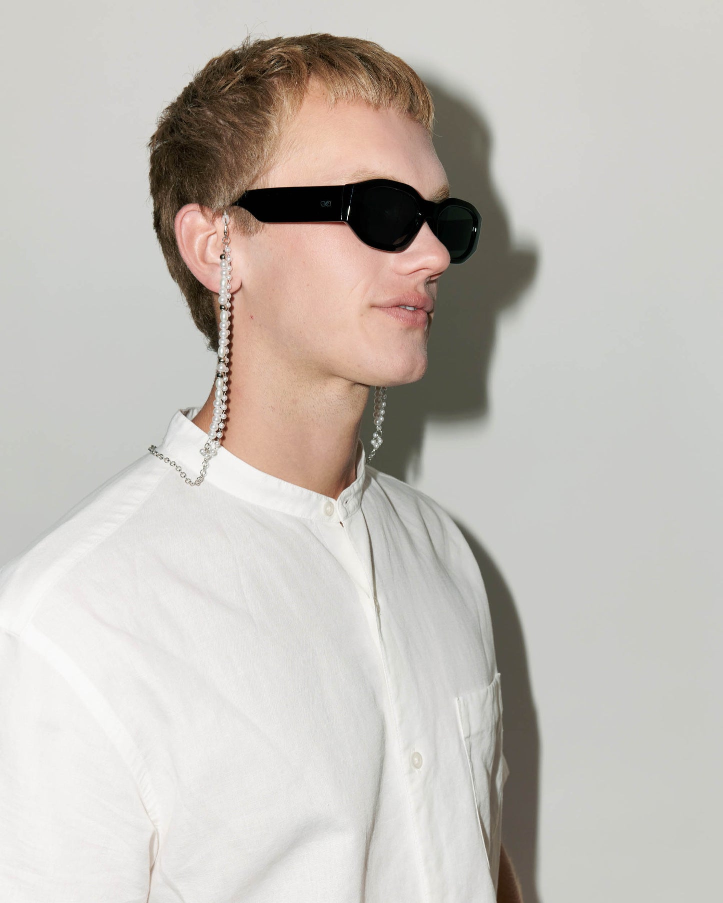 SZADE - sunglass chain ; silver / pearl