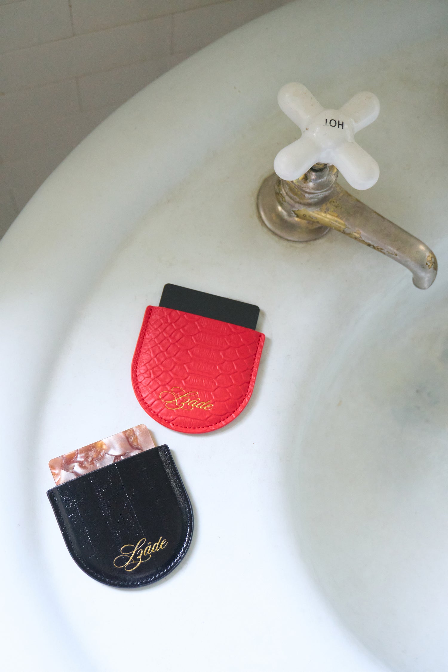SZADE - the compact ; black eel