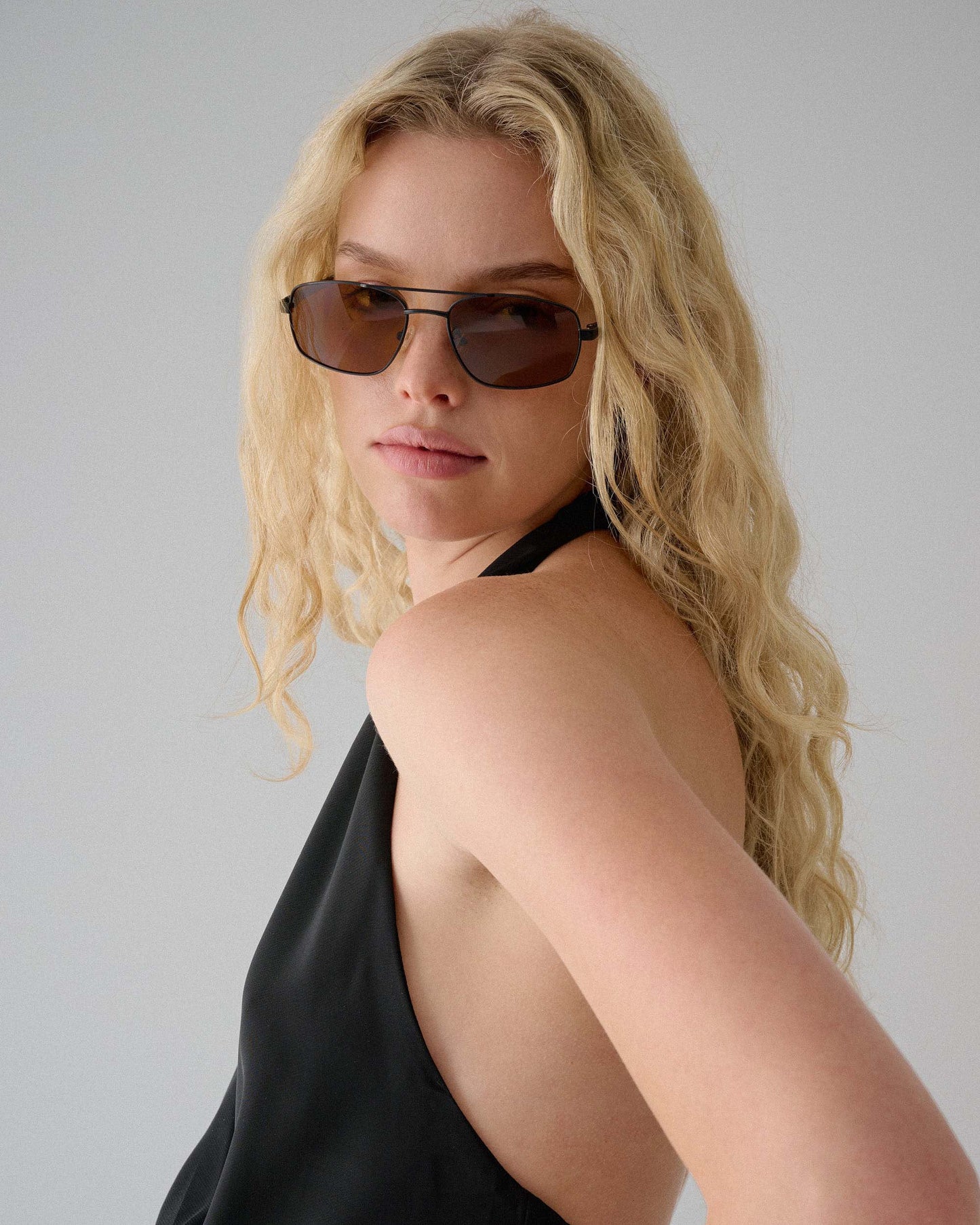 SZADE - astley ; matte black / hazelnut